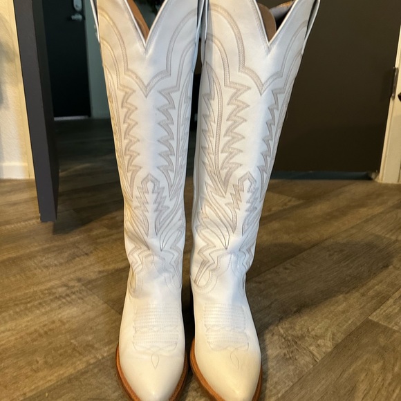 The Abby Tecovas women’s boots only used twice - Picture 4 of 7